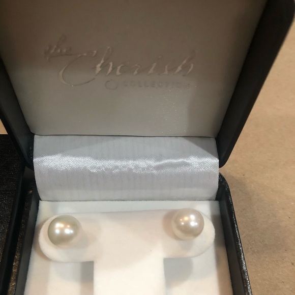 **CHERISH COLLECTION CULTURED PEAR EARRINGS** - Picture 2 of 3